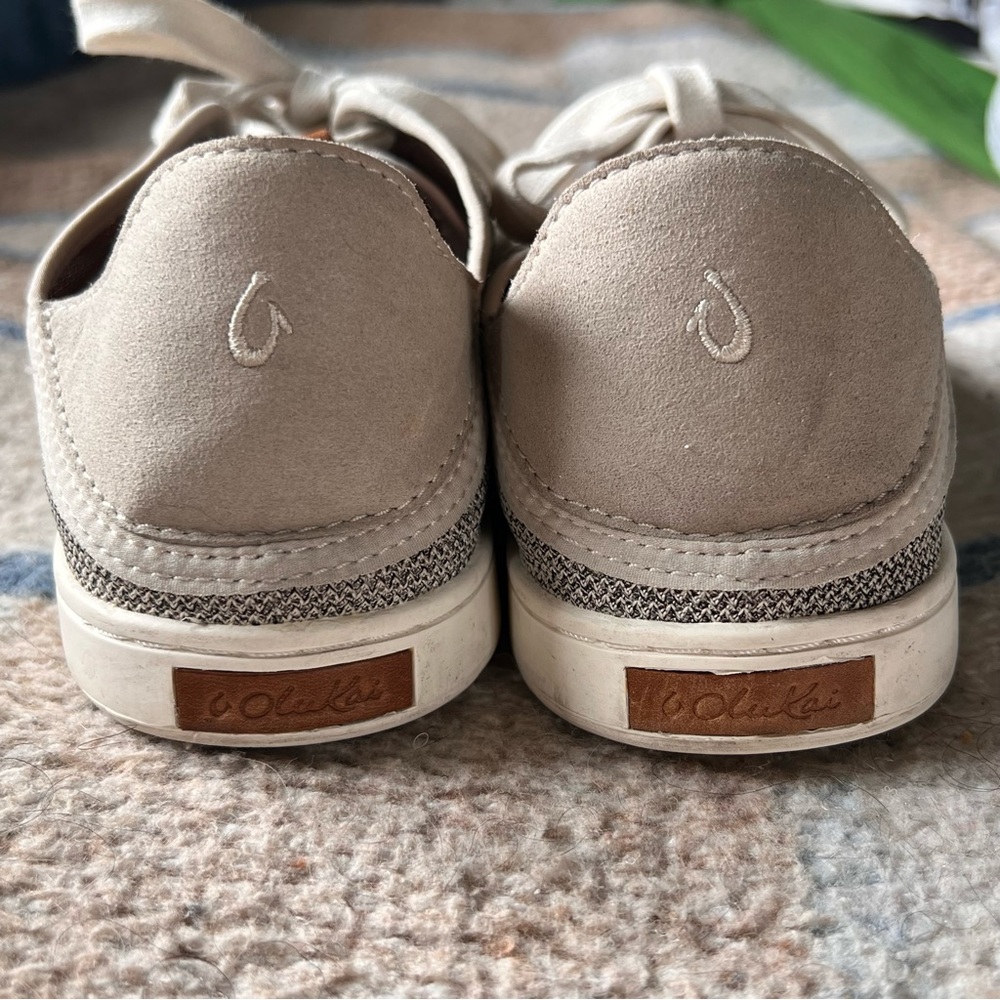 OluKai Pehuea Li Canvas and Leather Sneakers (Sz 9)